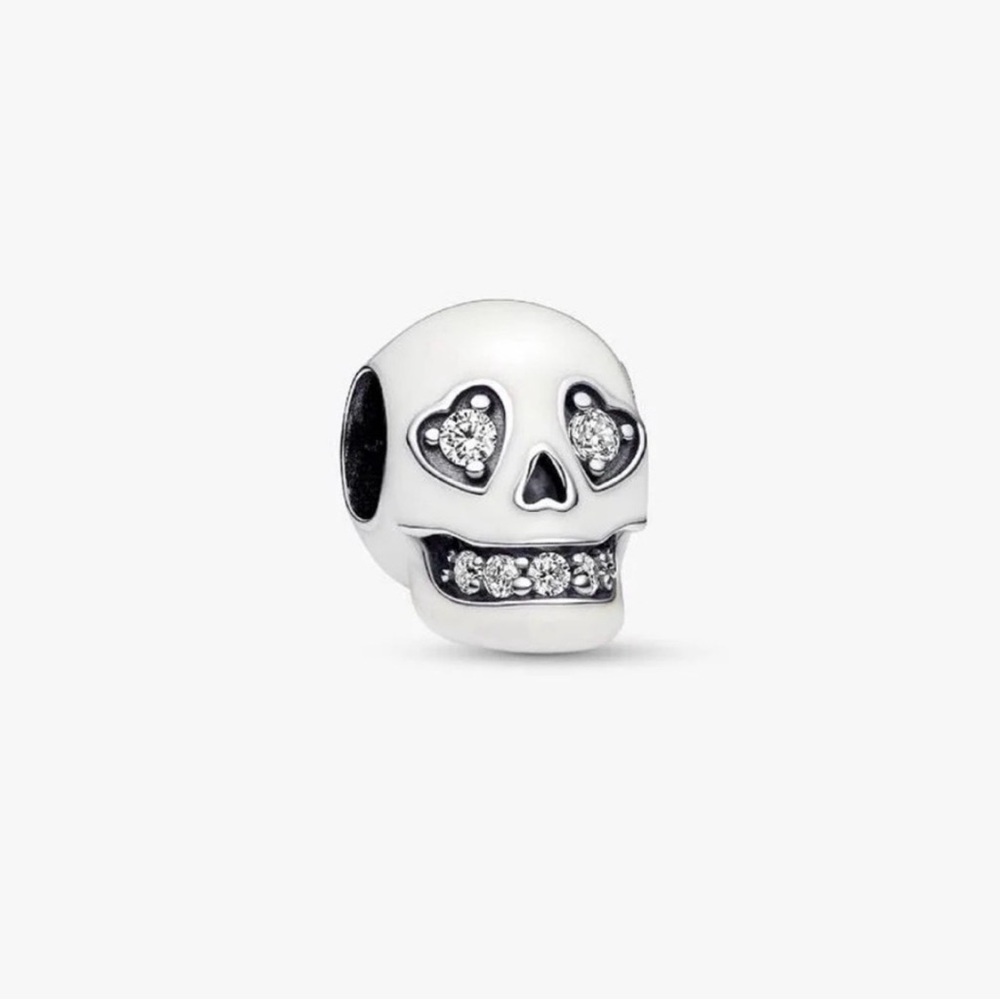 Glow-in-the-dark Sparkling Skull Charm‎
